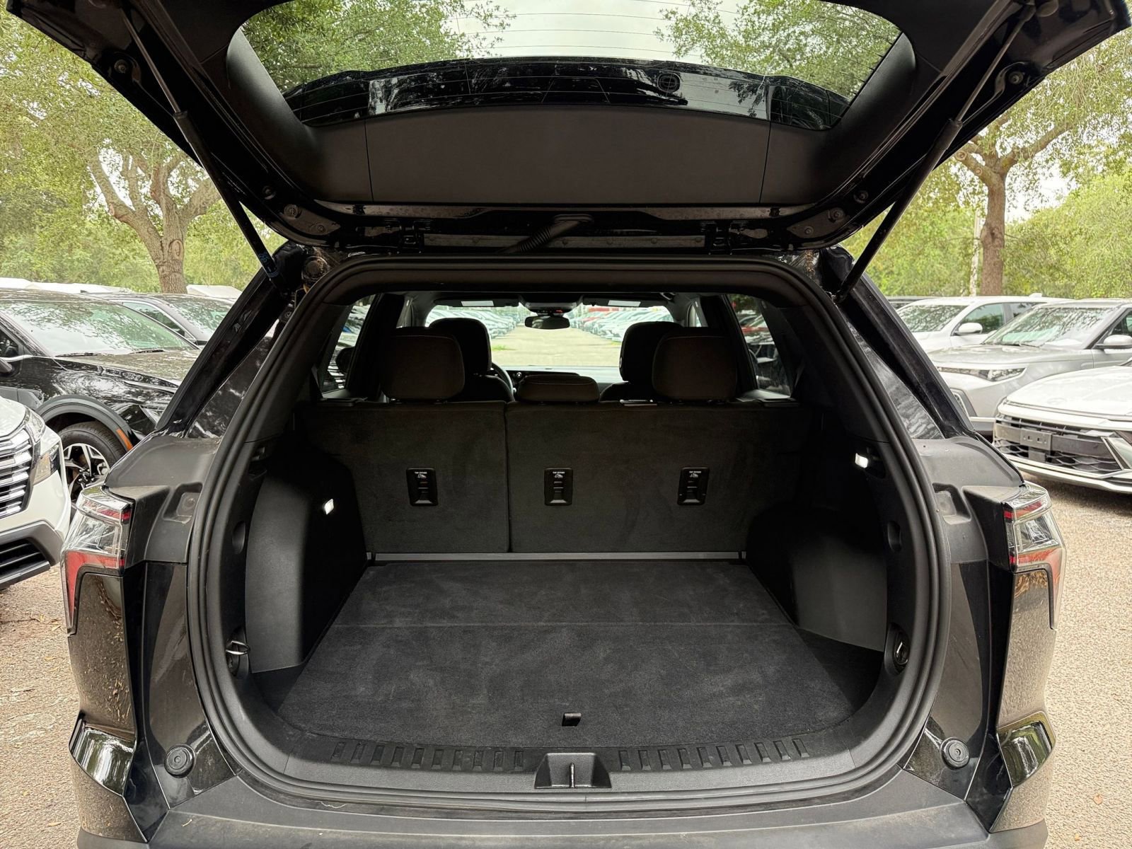 Used 2025 Chevrolet Equinox LT FWD image 29