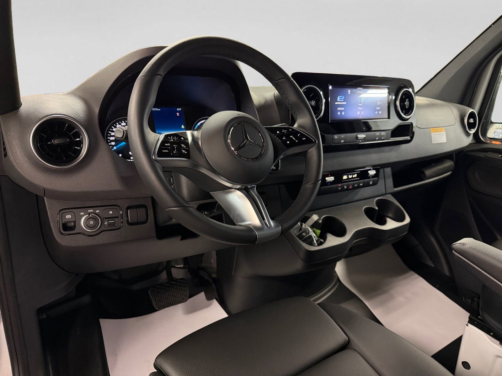 Used 2024 Mercedes-Benz eSprinter 170 Cargo image 17