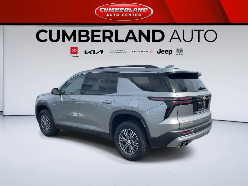 Used 2024 Chevrolet Traverse LT w/ Trailering Package FWD image 6