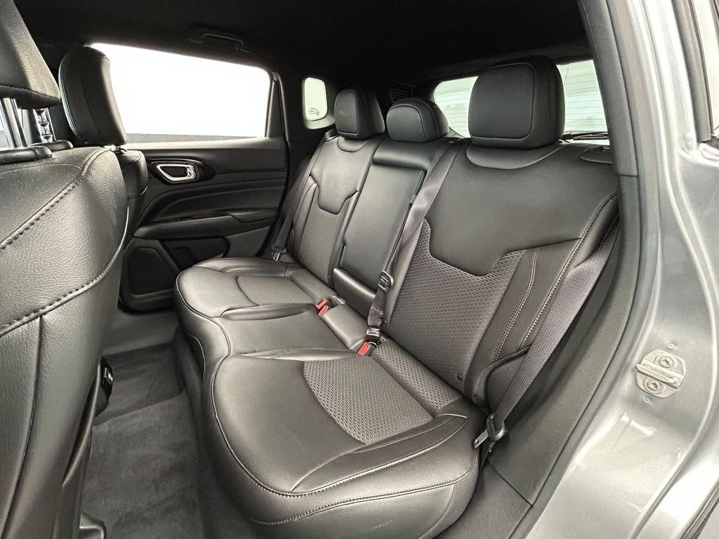 Used 2022 Jeep Compass Latitude FWD image 29