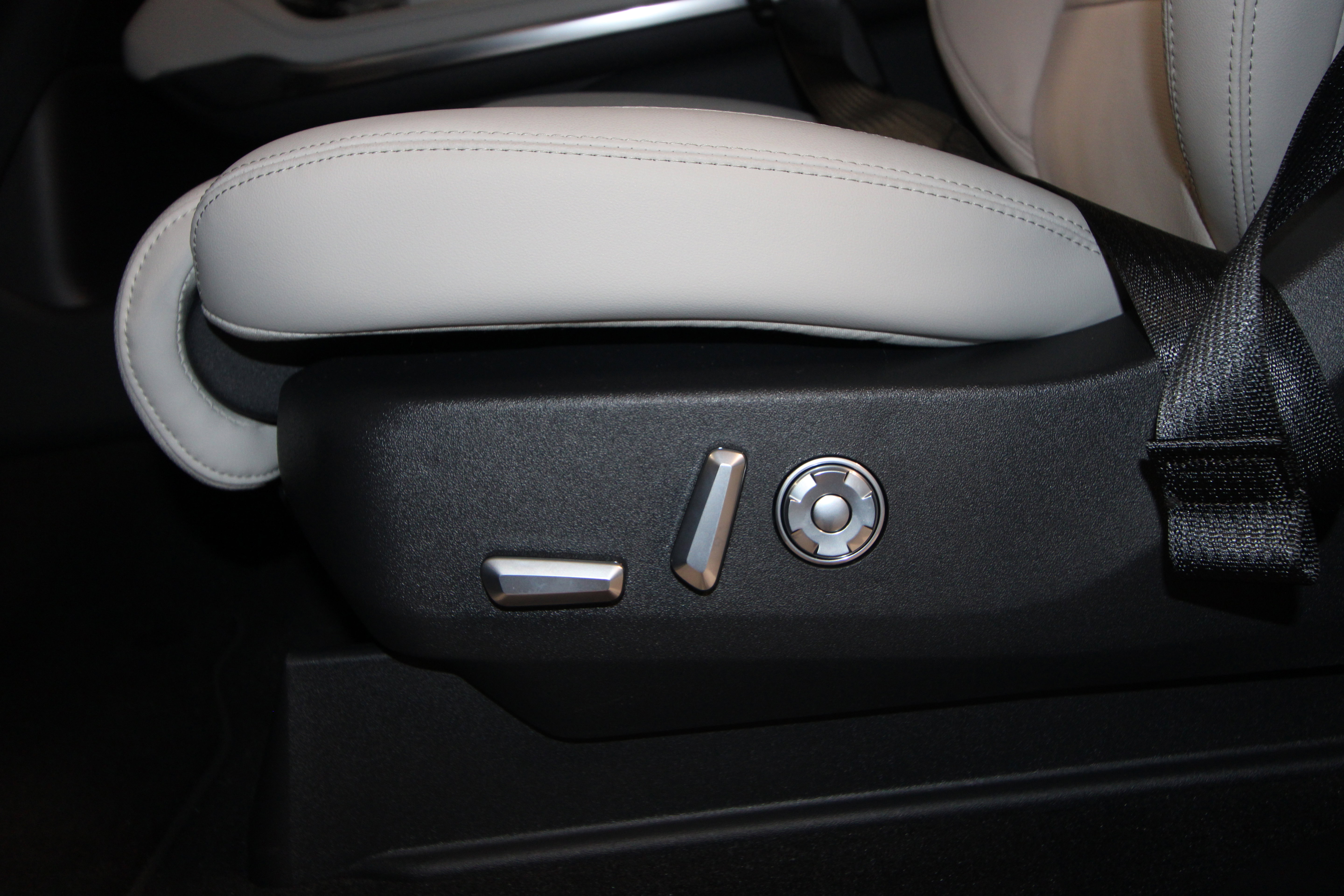 New 2026 Lincoln Navigator L Reserve AWD/4WD image 7