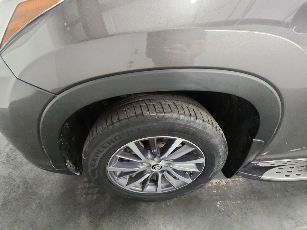 Used 2017 Toyota Highlander XLE image 32