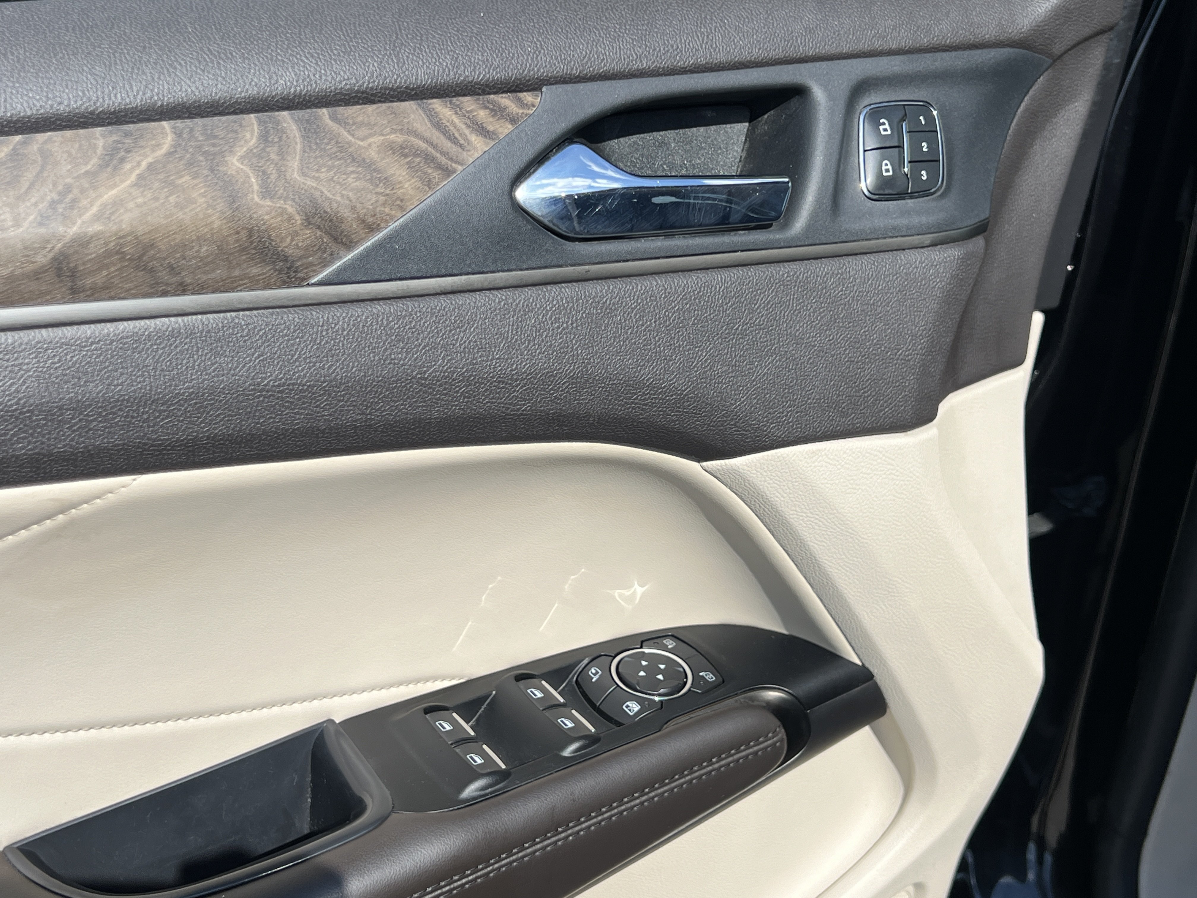 Used 2019 Lincoln MKC Reserve w/ MKC Technology Package FWD image 11