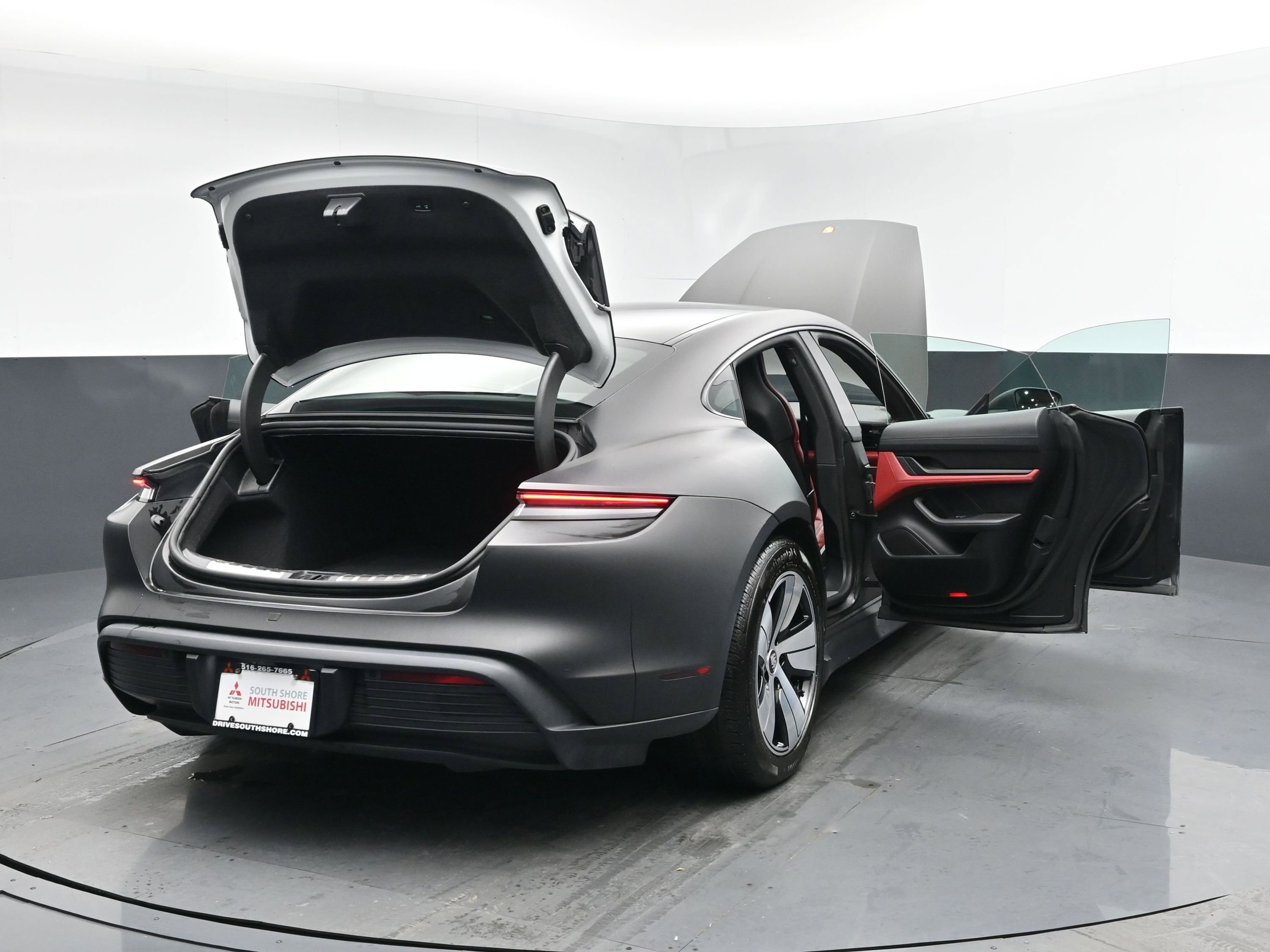 Used 2020 Porsche Taycan 4S image 24