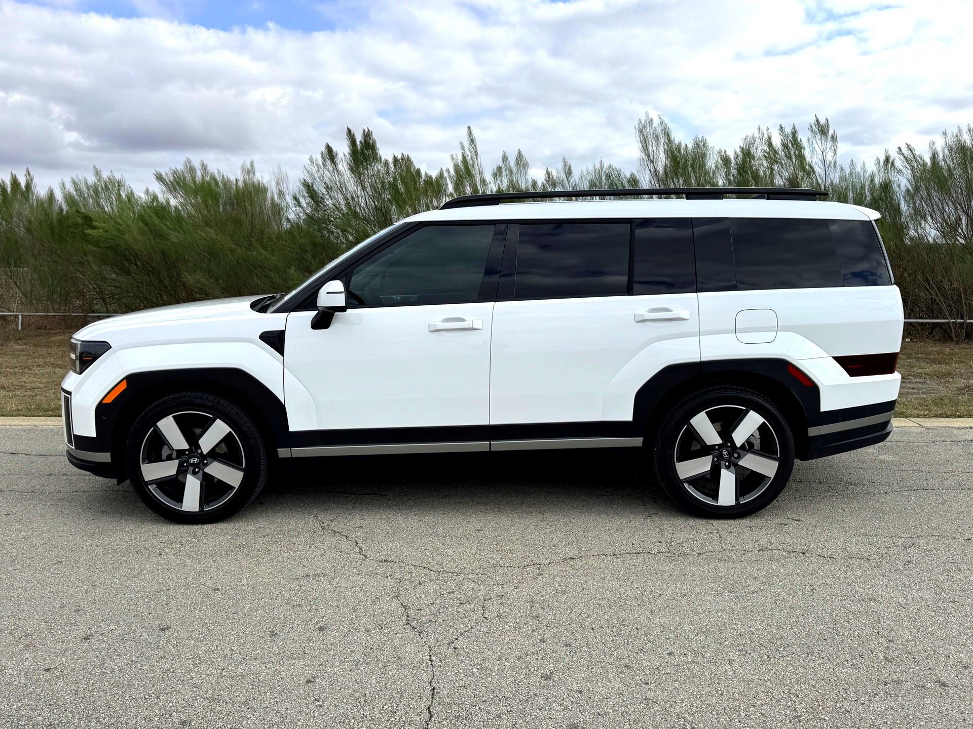 Used 2025 Hyundai Santa Fe Limited image 10