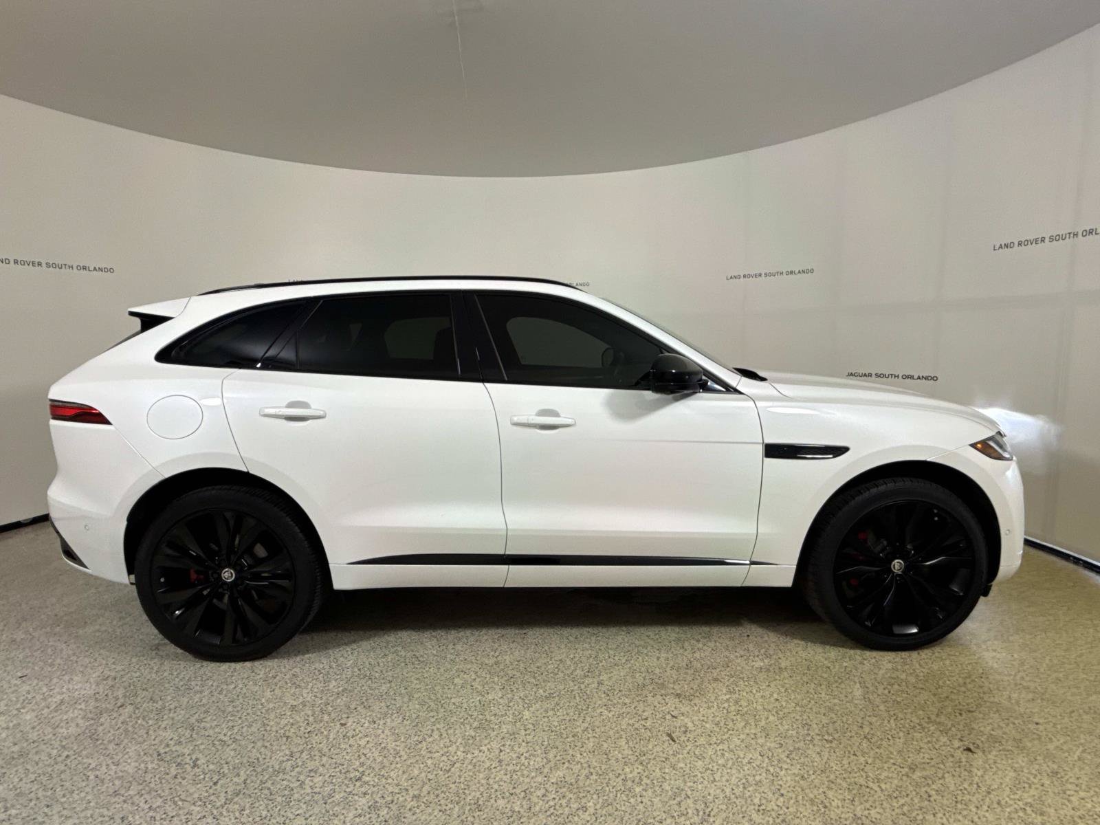 Certified 2026 Jaguar F-PACE R-Dynamic S AWD/4WD image 6