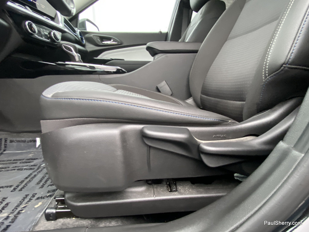 Used 2025 Chevrolet Trax LT w/ LT Convenience Package FWD image 15