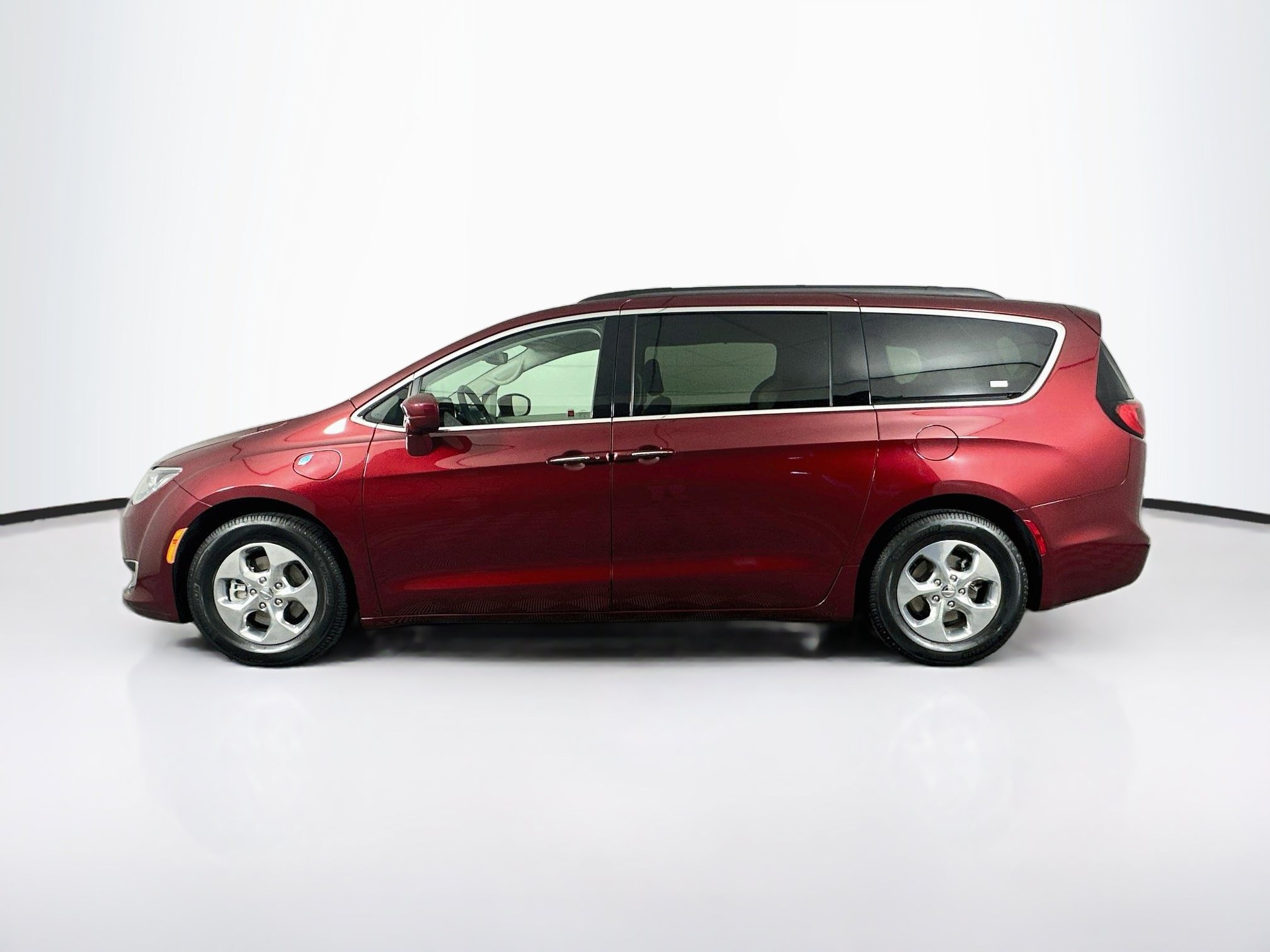 Used 2020 Chrysler Pacifica Touring FWD image 4
