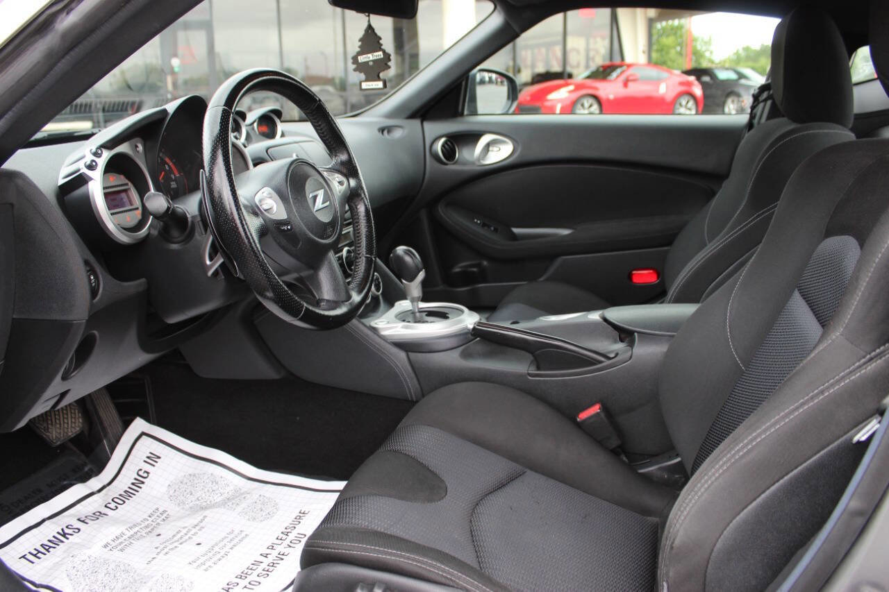 Used 2011 Nissan 370Z Coupe image 12