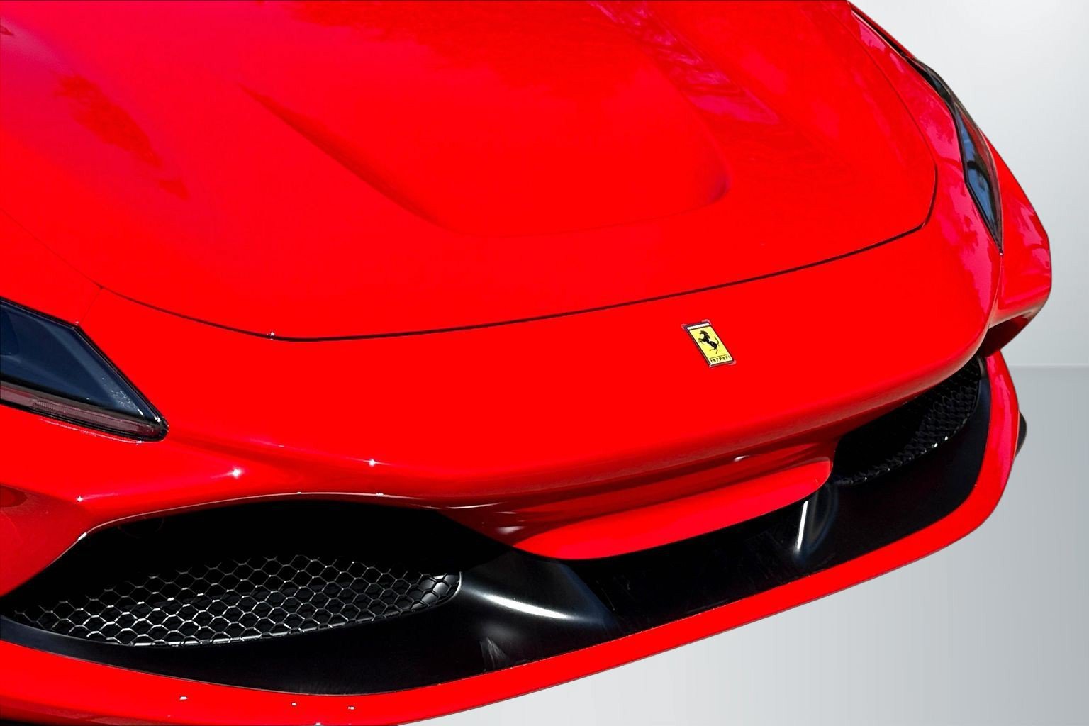 Used 2023 Ferrari F8 Spider RWD image 27