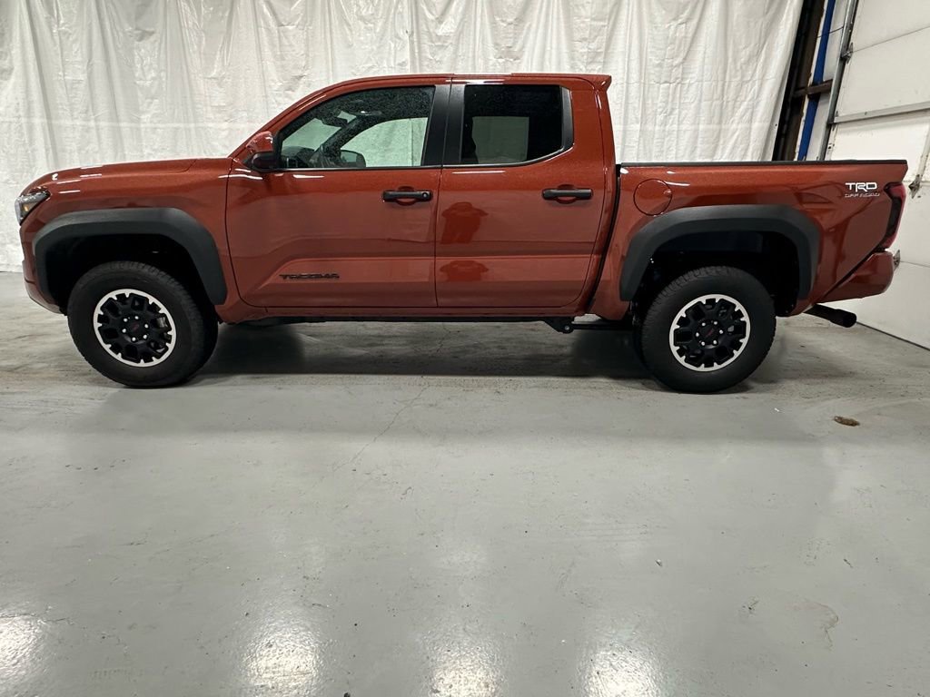 Used 2025 Toyota Tacoma TRD Off-Road image 4