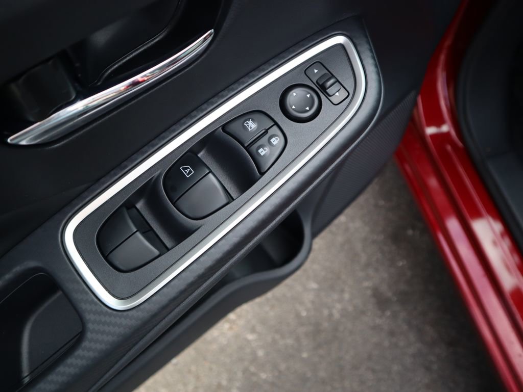 New 2025 Nissan Versa SR w/ Trunk Package image 18