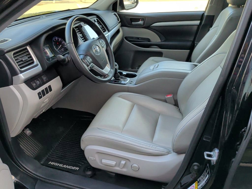 Used 2019 Toyota Highlander XLE image 13