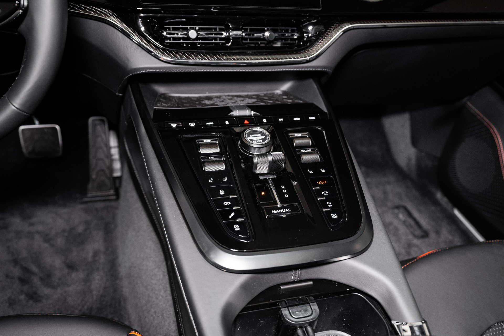 Used 2025 Aston Martin DBX 707 image 48