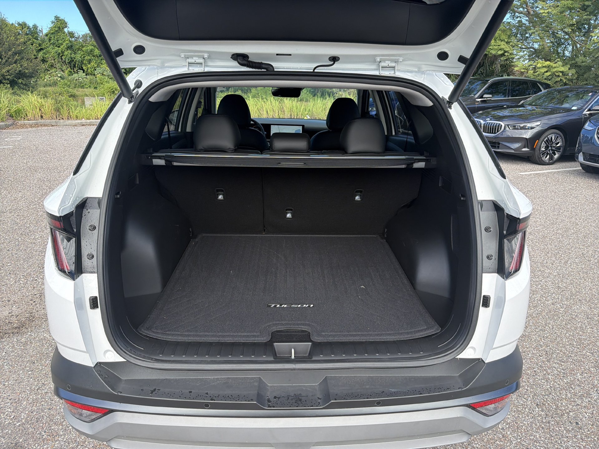 Used 2025 Hyundai Tucson Limited FWD image 12