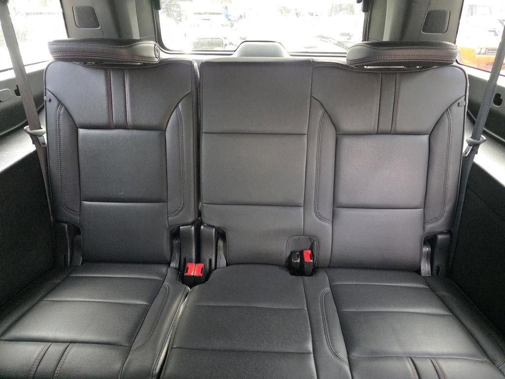 Used 2024 Chevrolet Suburban RST w/ Sport Performance Package RWD image 17