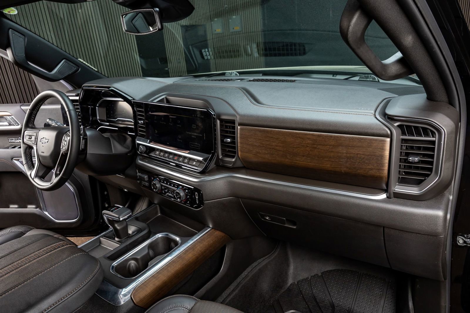 Used 2025 Chevrolet Silverado 1500 High Country w/ Midnight Edition image 18