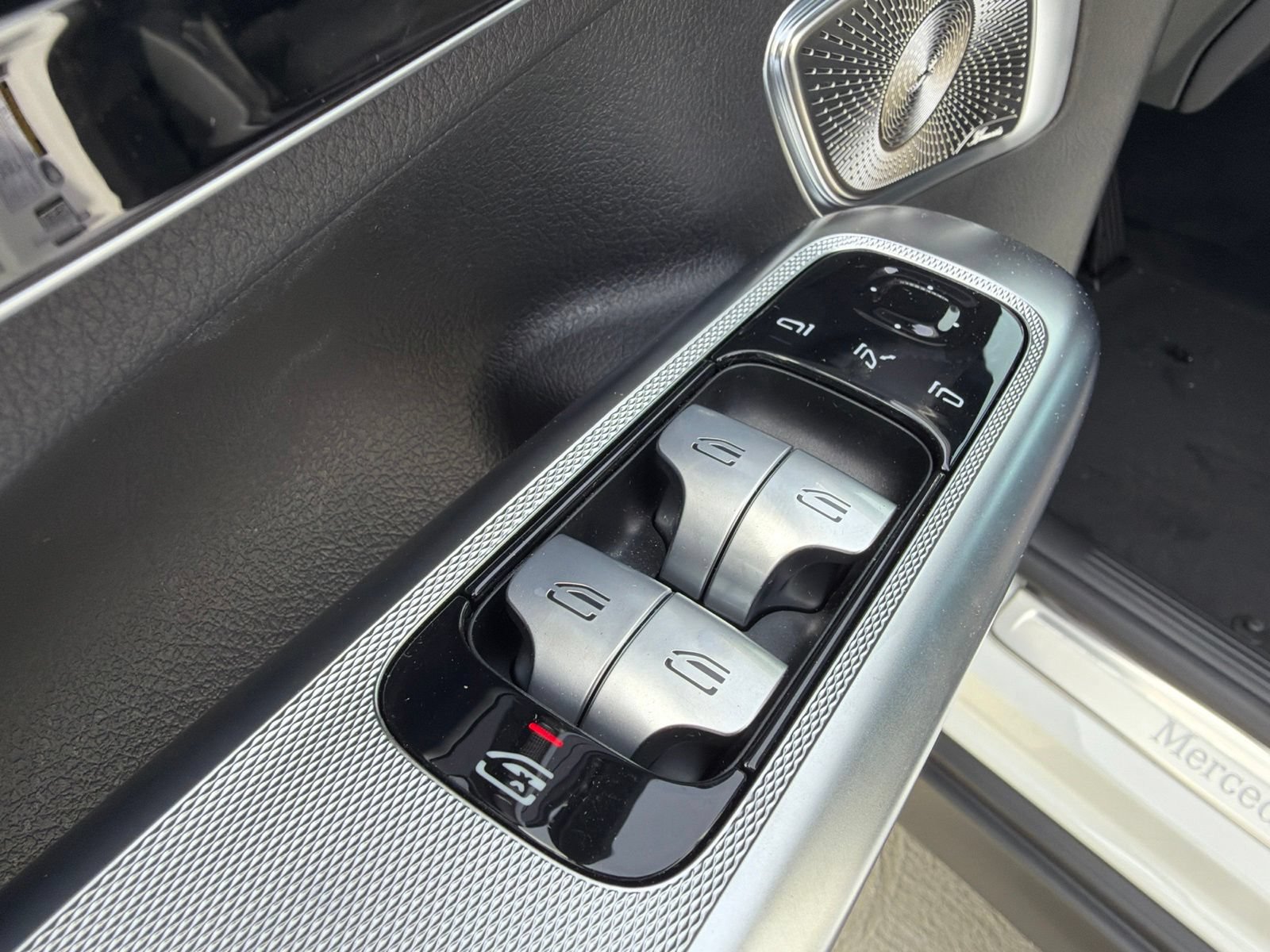 New 2027 Mercedes-Benz EQE 320 4MATIC SUV image 17