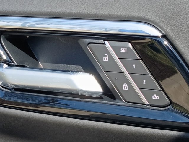 New 2026 Chevrolet Suburban Z71 image 17