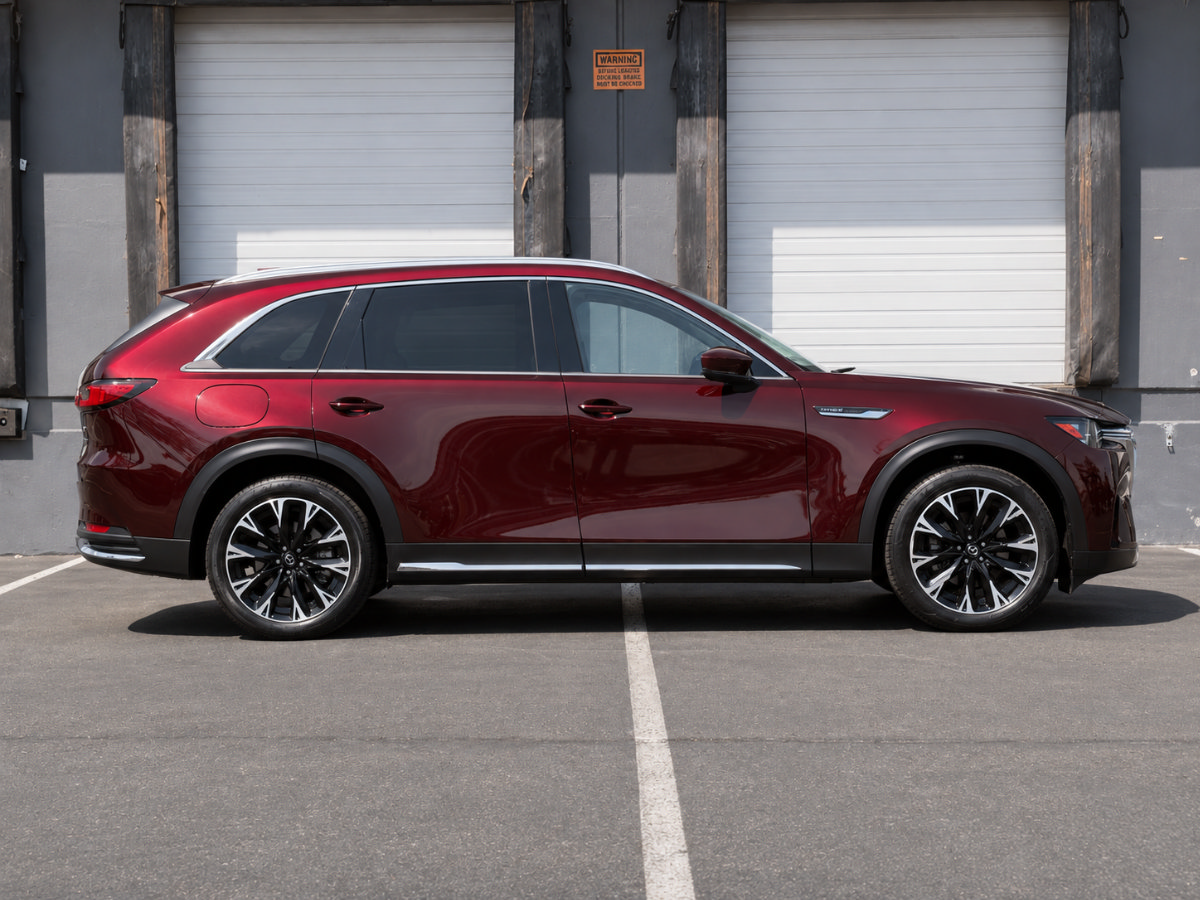 Used 2024 MAZDA CX-90 Plug-In Hybrid w/ Premium Pkg AWD/4WD image 2