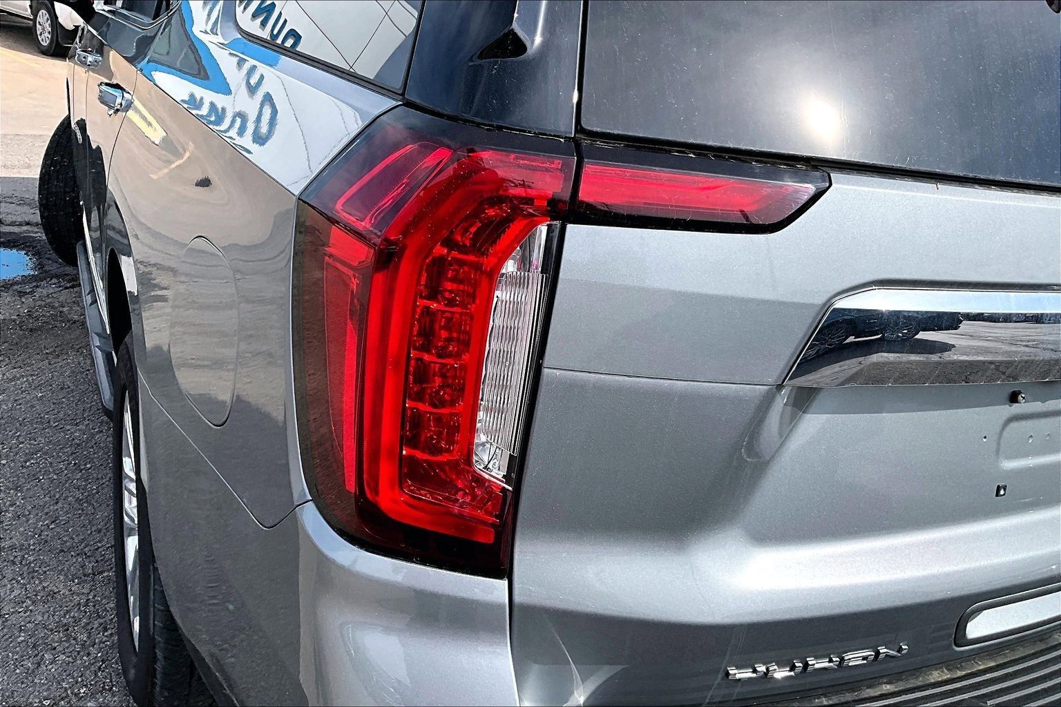 Used 2023 GMC Yukon SLT w/ SLT Luxury Package image 31