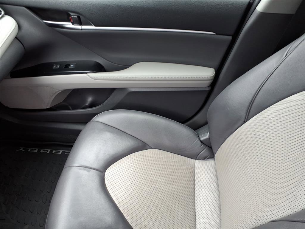 Used 2020 Toyota Camry XLE w/ Navigation Package image 29