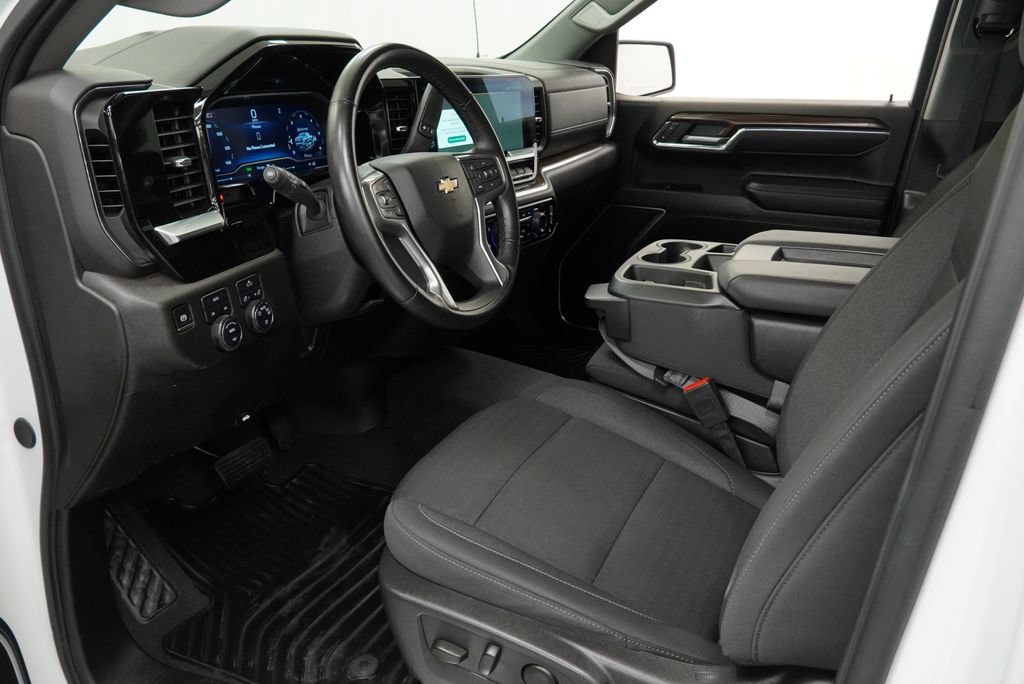 Used 2024 Chevrolet Silverado 1500 LT AWD/4WD image 11