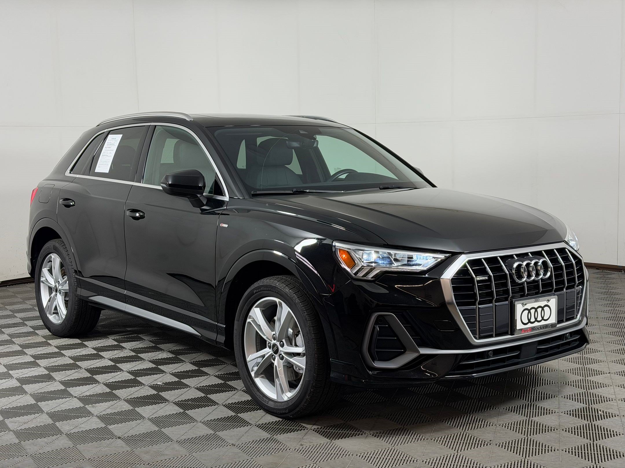 Certified 2023 Audi Q3 2.0T Premium w/ 19" Wheel Package AWD/4WD image 7