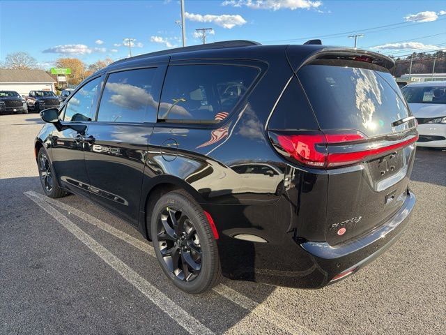 New 2026 Chrysler Pacifica Select w/ S Appearance Package FWD image 4