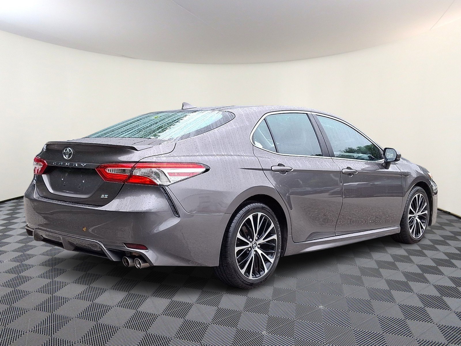 Used 2019 Toyota Camry SE FWD image 6