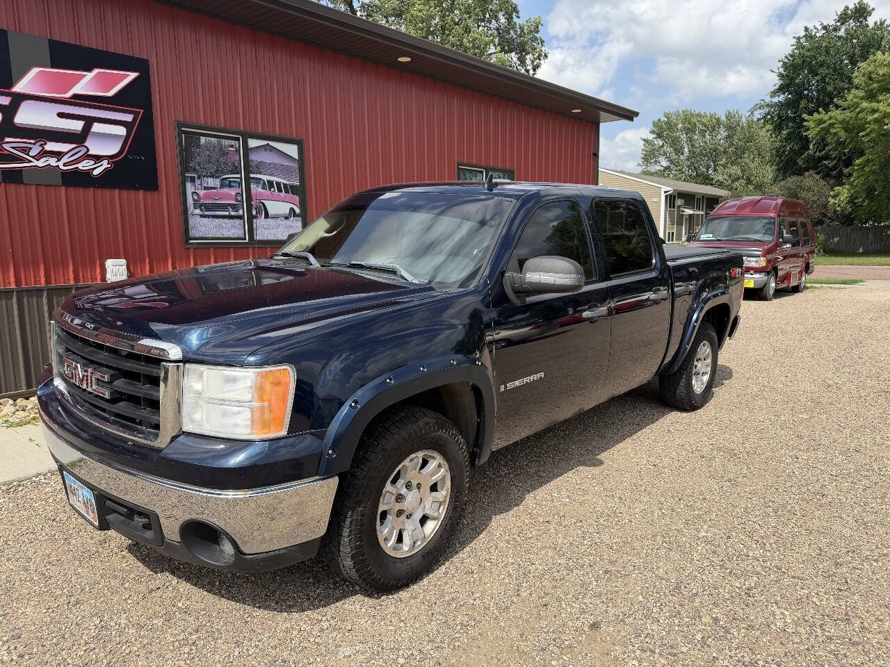 Used 2007 GMC Sierra 1500 SLE w/ SLE/SLT Trailering Package AWD/4WD image 2