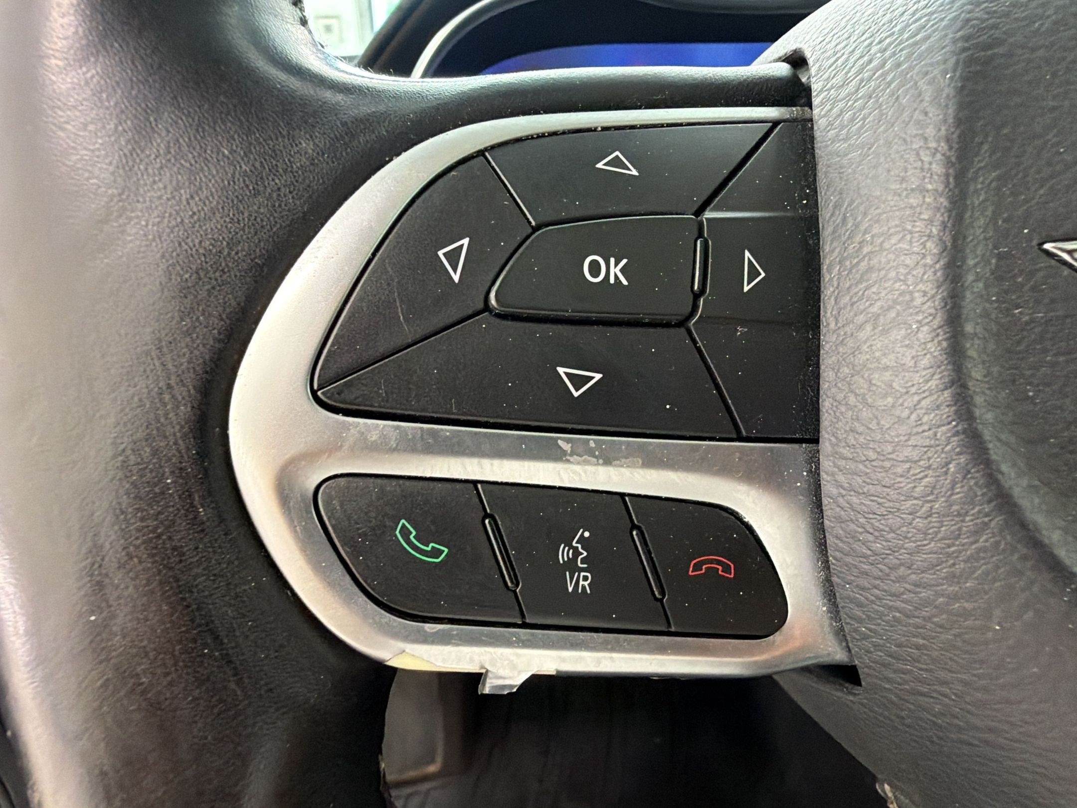 Used 2017 Chrysler 300 C RWD image 15