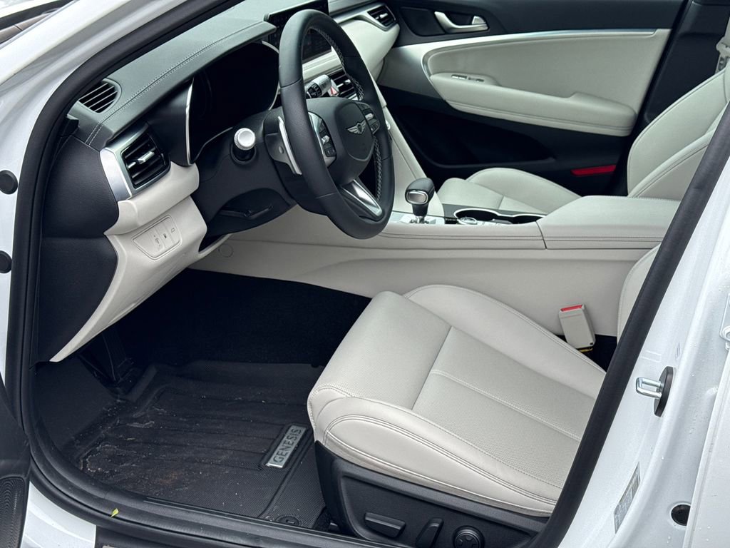 Used 2025 Genesis G70 2.5T RWD image 9