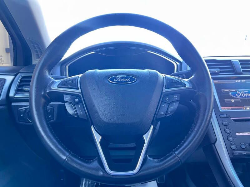 Used 2016 Ford Fusion Energi Titanium w/ Driver Assist Package image 21