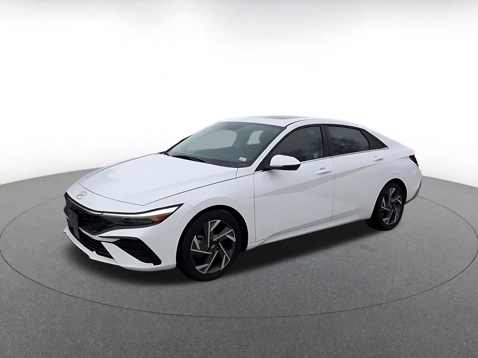Used 2025 Hyundai Elantra Limited image 8