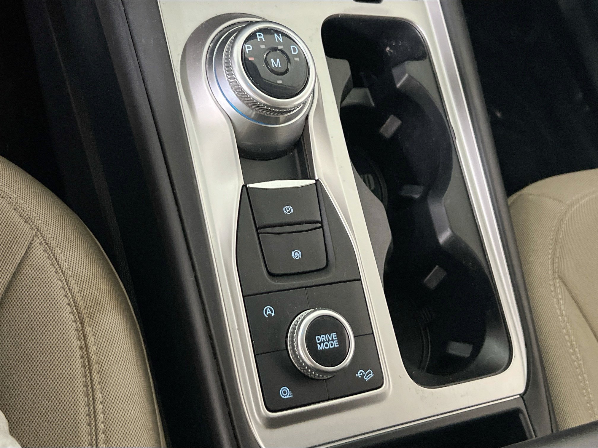 Used 2020 Ford Explorer XLT w/ Comfort Package AWD/4WD image 16