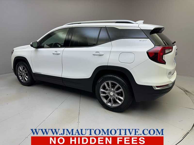 Used 2024 GMC Terrain SLT AWD/4WD image 3