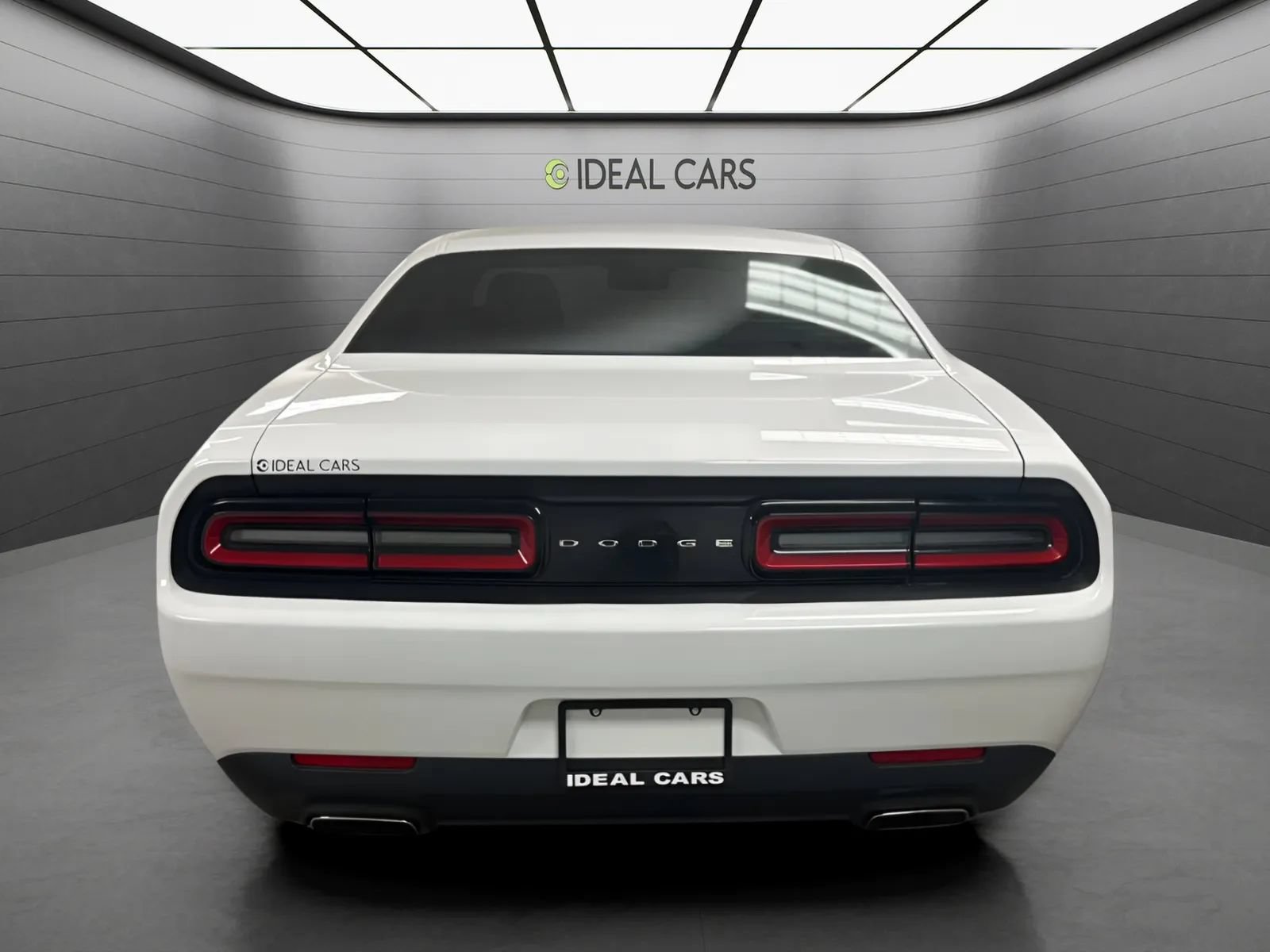 Used 2017 Dodge Challenger SXT RWD image 6