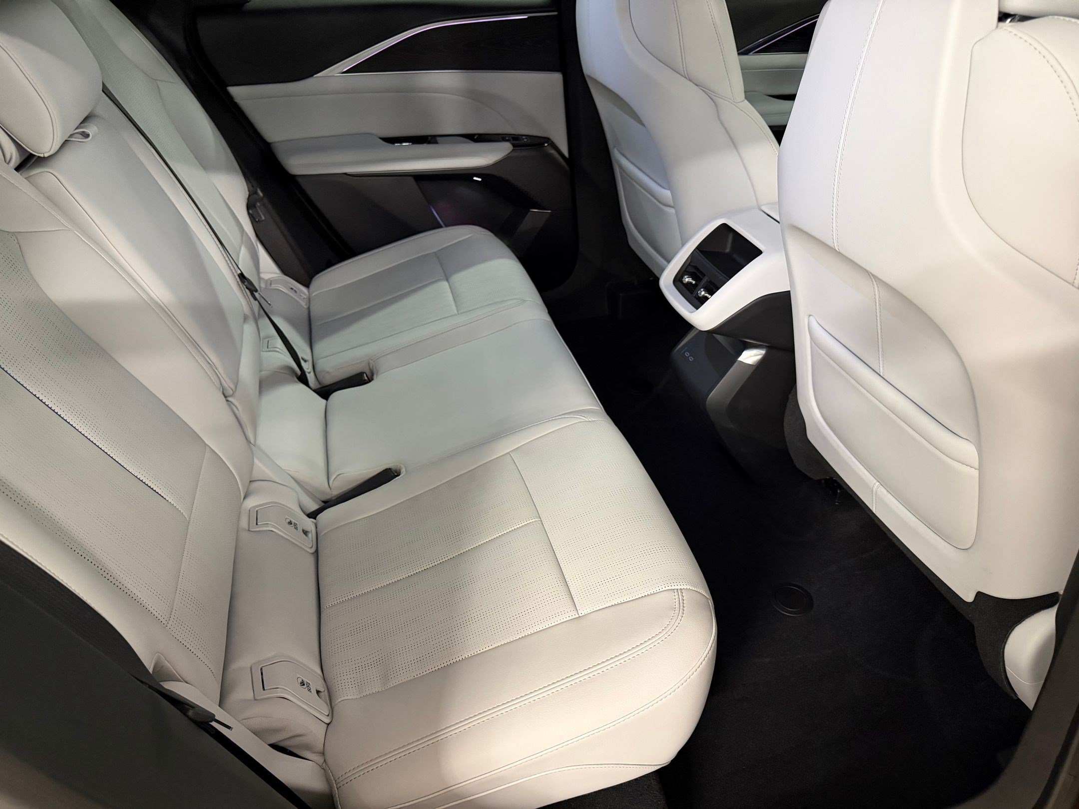 Certified 2024 Cadillac Lyriq Luxury RWD image 45