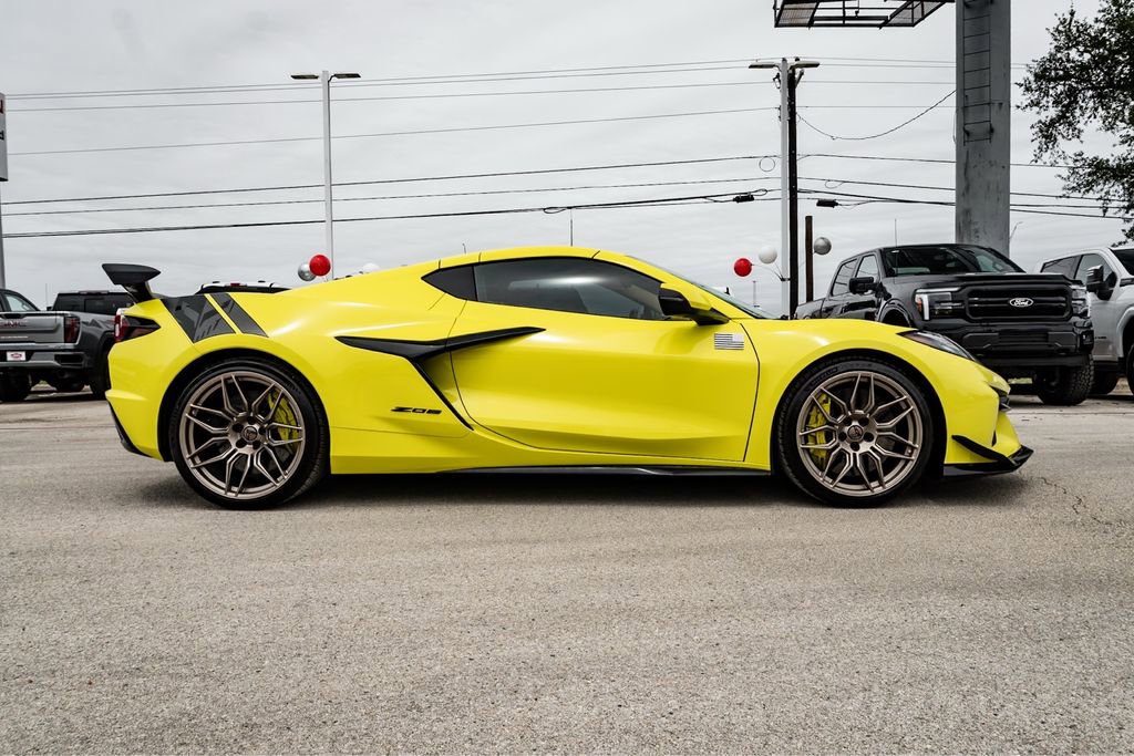 Used 2023 Chevrolet Corvette Z06 w/ Z07 Performance Package RWD image 5