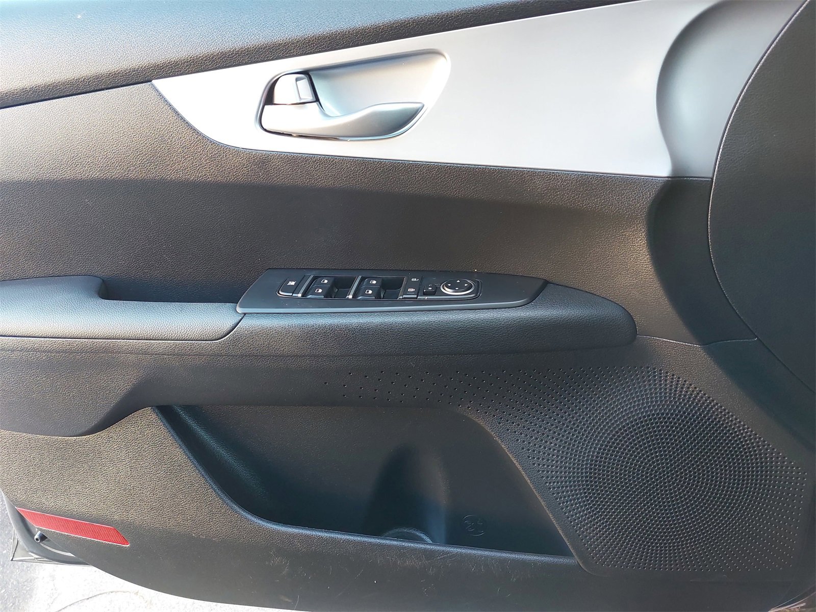 Used 2023 Kia Forte LXS image 30