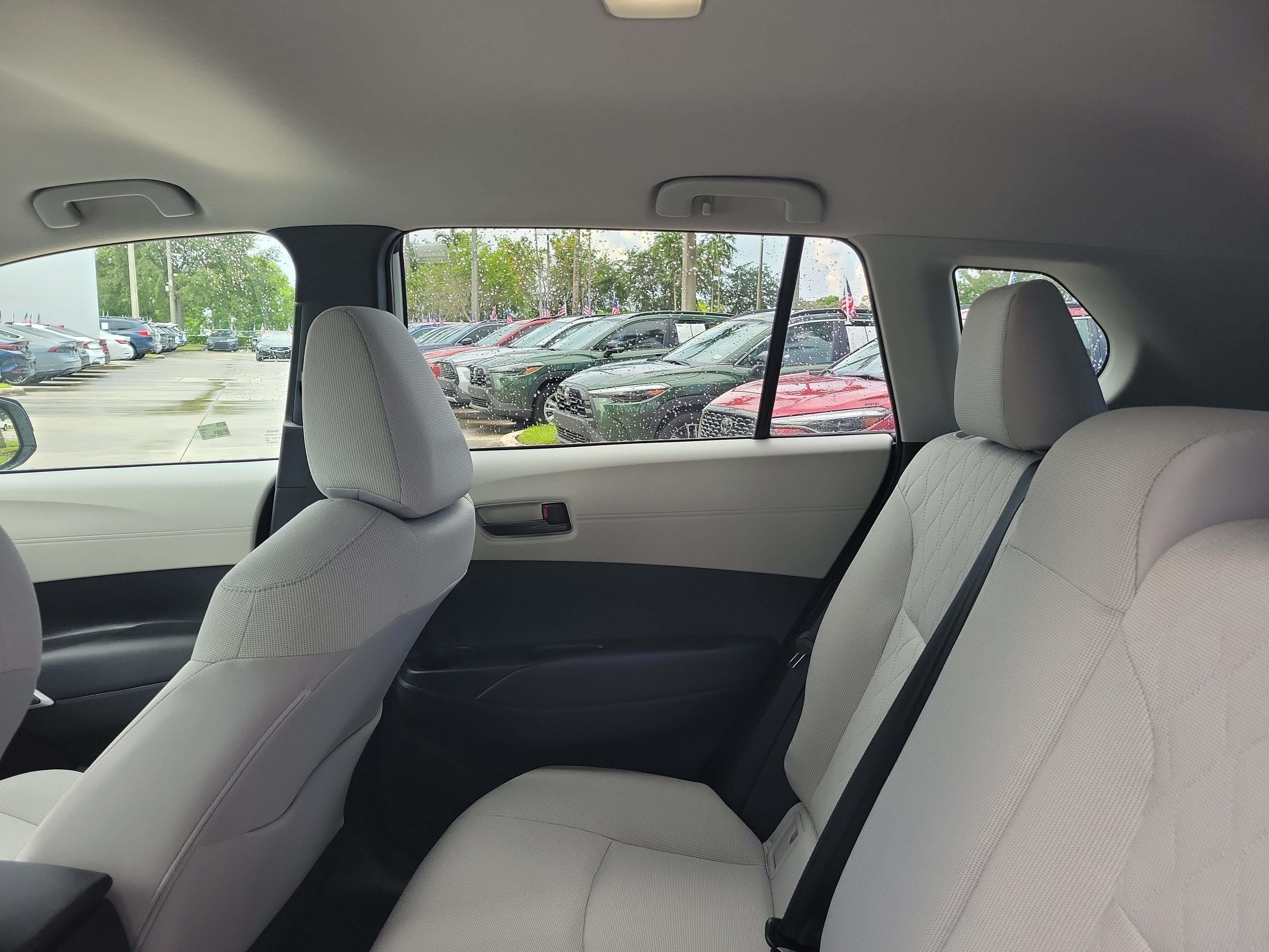 Used 2025 Toyota Corolla Cross LE FWD image 14