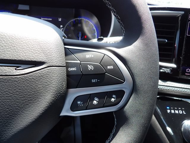 New 2027 Chrysler Pacifica Select FWD image 21