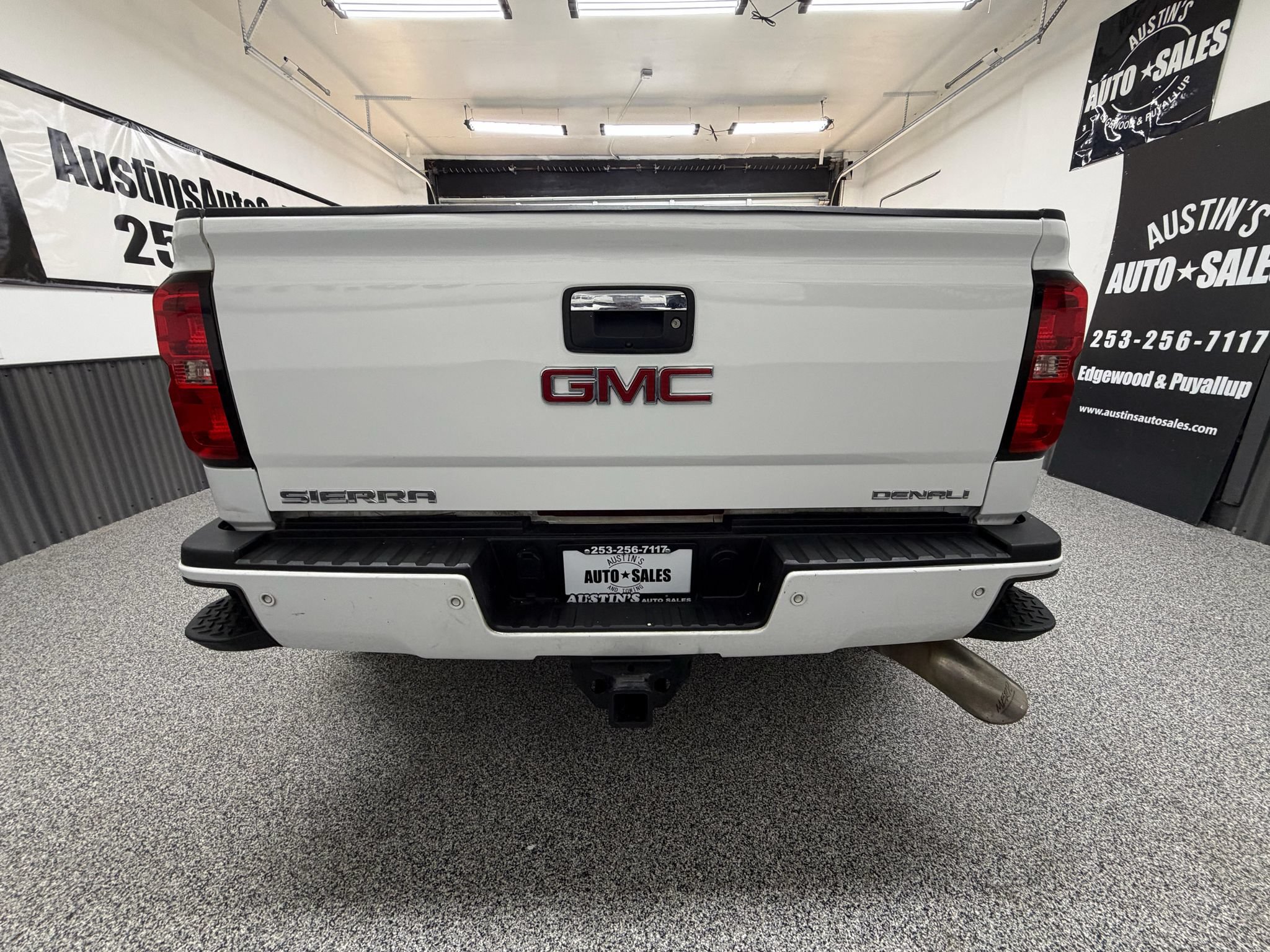 Used 2016 GMC Sierra 3500 Denali w/ Driver Alert Package AWD/4WD image 4