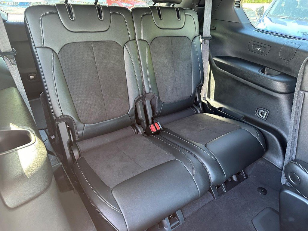 Used 2024 Jeep Grand Cherokee L Altitude AWD/4WD image 15