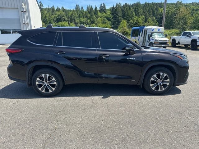 Used 2021 Toyota Highlander XLE AWD/4WD image 5