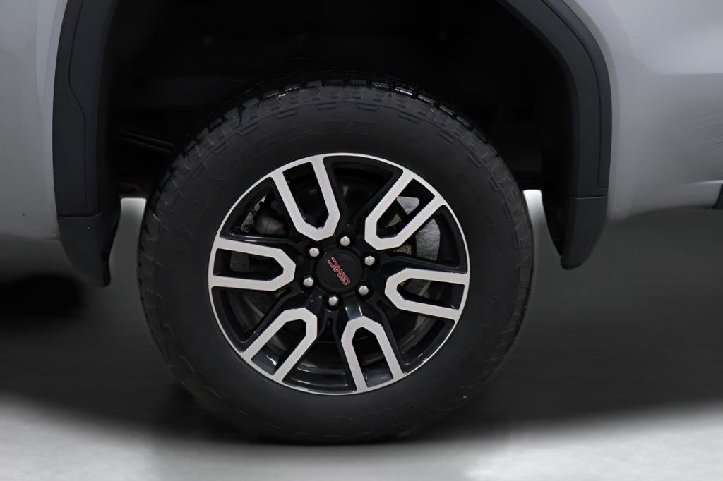 Used 2025 GMC Sierra 1500 AT4 w/ AT4 Premium Package image 17