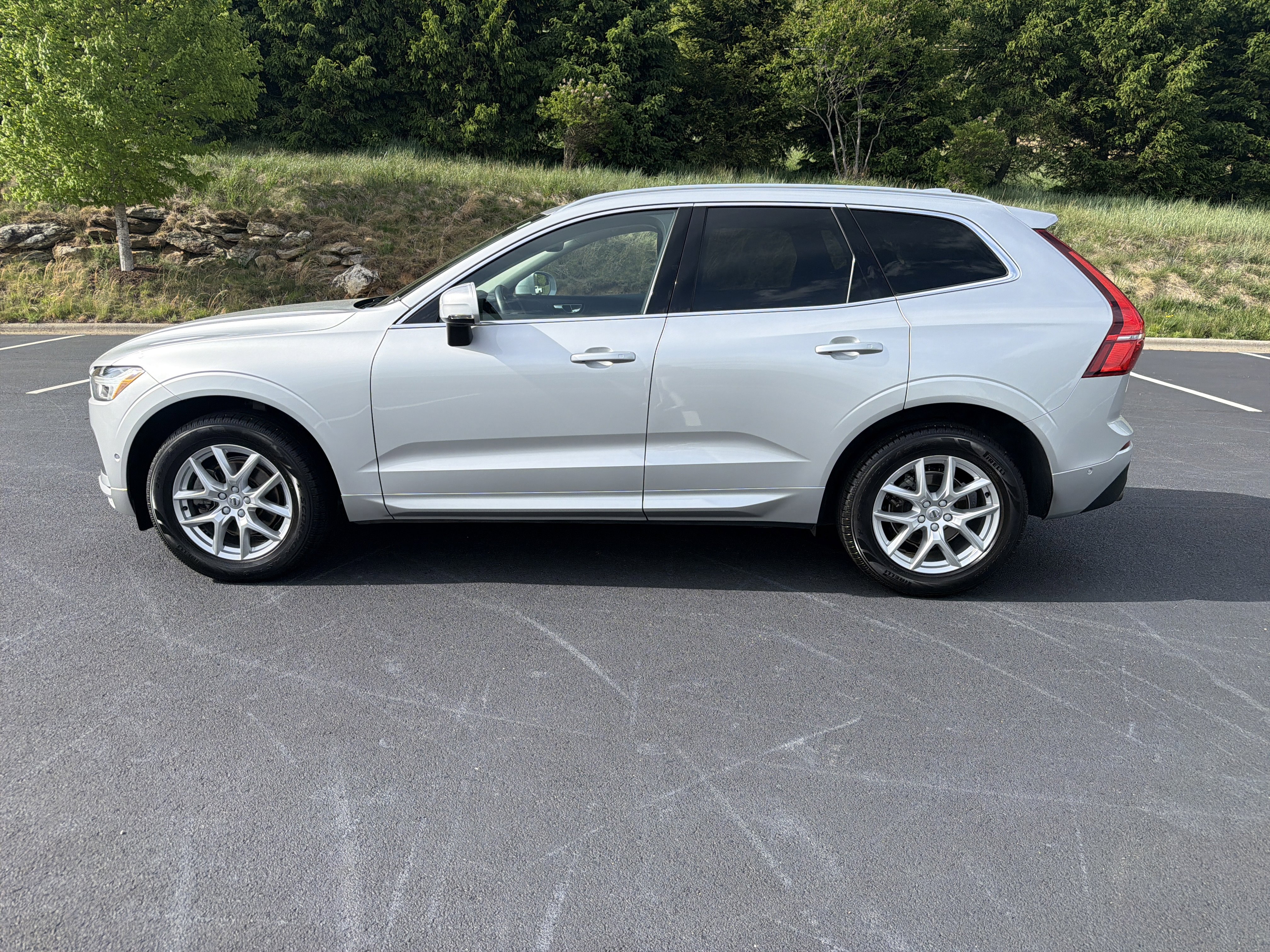 Used 2019 Volvo XC60 T5 Momentum w/ Multimedia Package FWD image 19