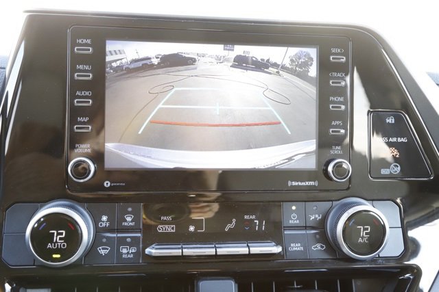 Used 2020 Toyota Highlander L image 25