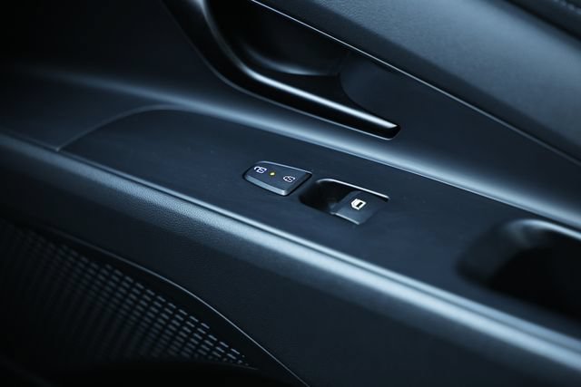 Certified 2025 Hyundai Elantra Sport FWD image 40